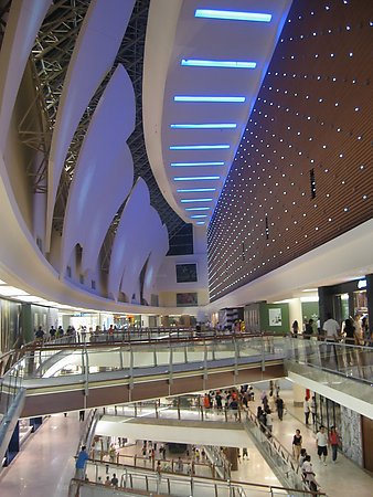 Mid Valley City: Isetan and Robinson Singapore Shopping Centre 