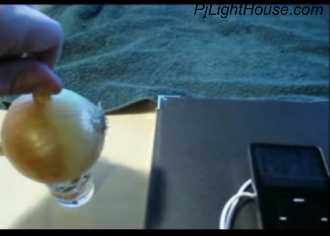 How to Charge iPod using Electrolytes and an Onion